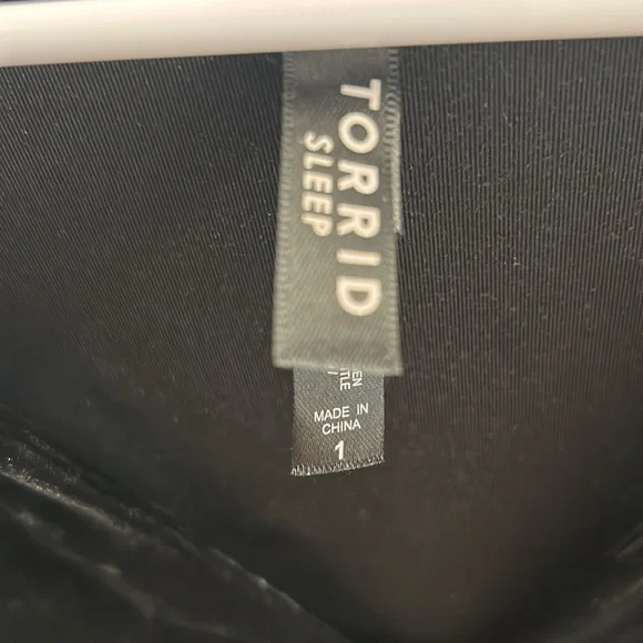 Torrid sleep night gown with hoodie. Size 1x. Black velour. NWOT - Picture 2 of 3